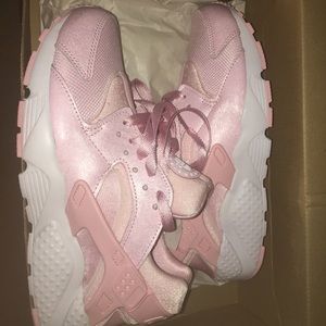 prism pink nike huaraches run se